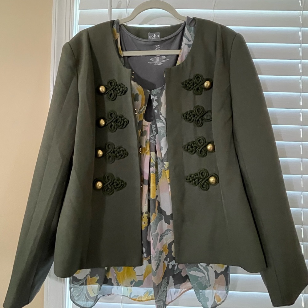 Stylish olive green jacket and dressy tank top to match. Gold buttons to shine.